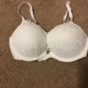 Victoria Secret 32 C Bra NWOT Bombshell Plunge
